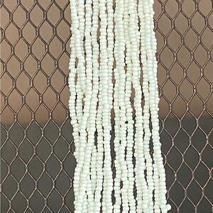 White beaded necklace 11”